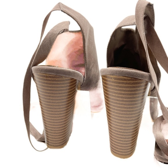 Bamboo Enlighten faux suede ankle boots / booties with wrap ties size 7.5 - Picture 6 of 10